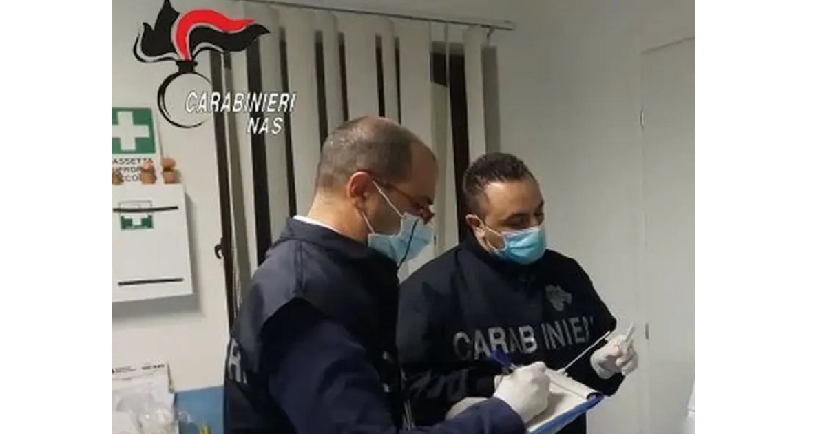 I Carabinieri del Nucleo Antisofisticazioni e Sanità (NAS) di Ragusa hanno eseguito una misura cautelare nei confronti di un dirigente medico dell’ASP