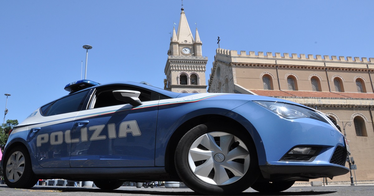 I poliziotti della Questura di Messina hanno arrestato ai domiciliari un 51enne messinese per lesioni personali aggravate ai danni della ex moglie