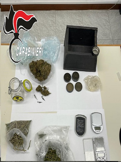 arrestato per detenzione ai fini di spaccio di sostanze stupefacenti un ragazzo, 36enne, bivonese, sorpreso mentre trasportava 100 grammi di marijuana a bordo della sua auto