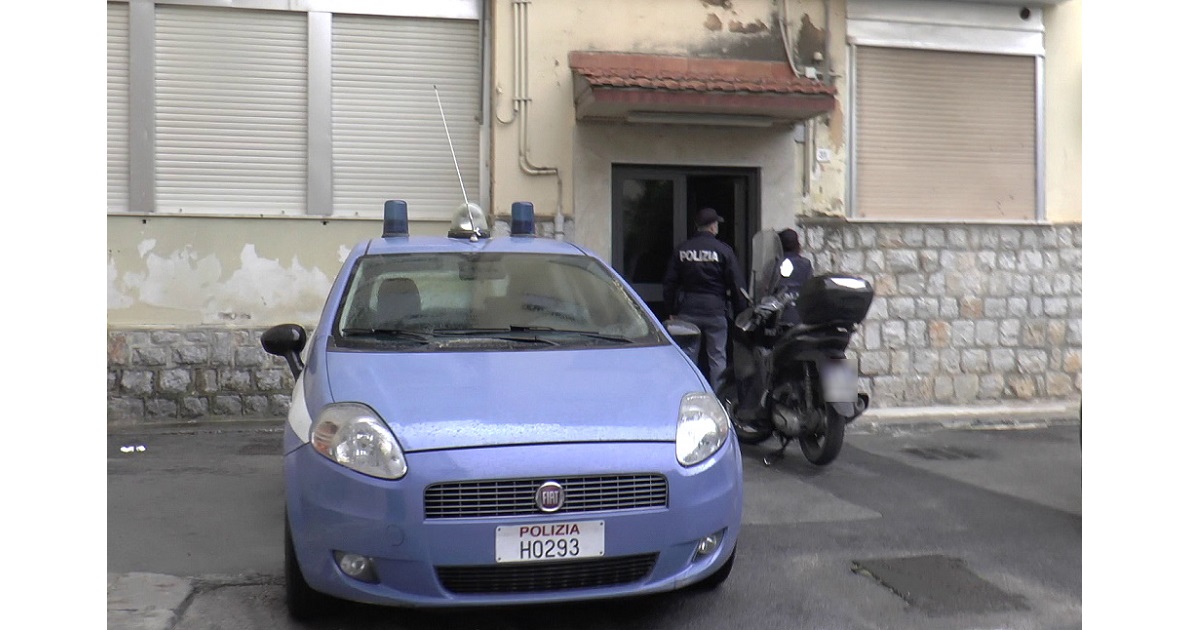 sequestro di beni per un valore stimato di circa € 200.000,00, consistenti in un appartamento ubicato a Palermo, nonché di una autovettura
