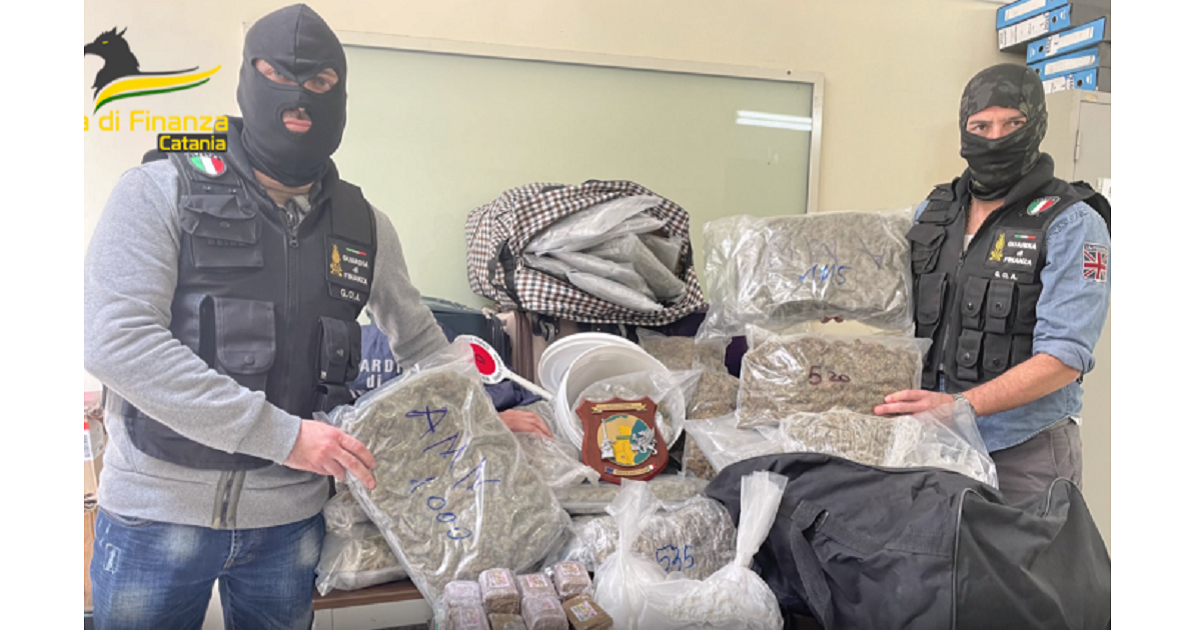 I Finanzieri del Comando Provinciale della Guardia di Finanza di Catania hanno sequestrato complessivamente 47 kg tra marijuana tipo amnesia, hashish e cocaina