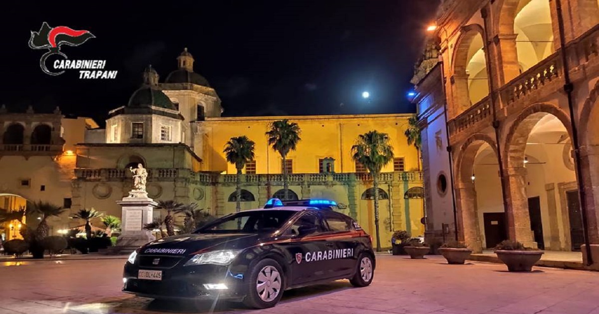 Un intero nucleo familiare è stato denunciato dai Carabinieri a Mazara del Vallo, in provincia di Trapani che per allargarsi la casa hanno inglobato un appartamento adiacente disabitato