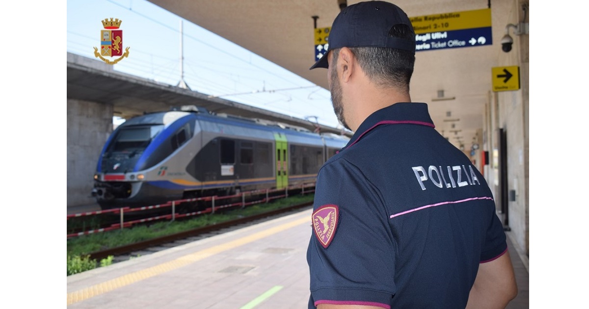 La Polizia Ferroviaria di Messina ha salvato un 67enne che si era sdraiato sui binari